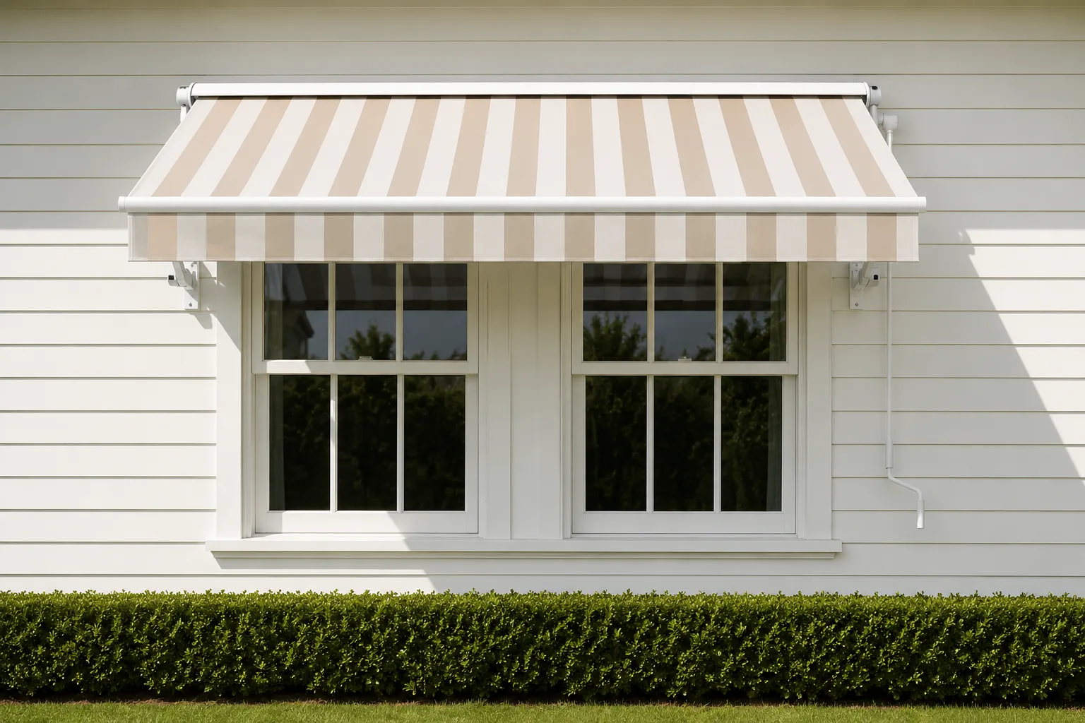 B05 Traditional Scalloped Awning - view 2